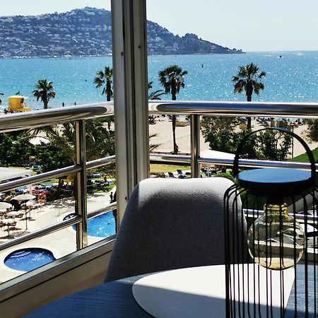 Spacieux Appartement Rose Front Mer Et Piscine Roses Extérieur photo