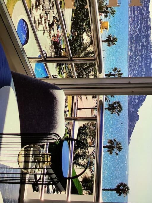Spacieux Appartement Rose Front Mer Et Piscine Roses Extérieur photo