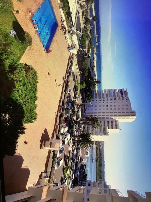 Spacieux Appartement Rose Front Mer Et Piscine Roses Extérieur photo