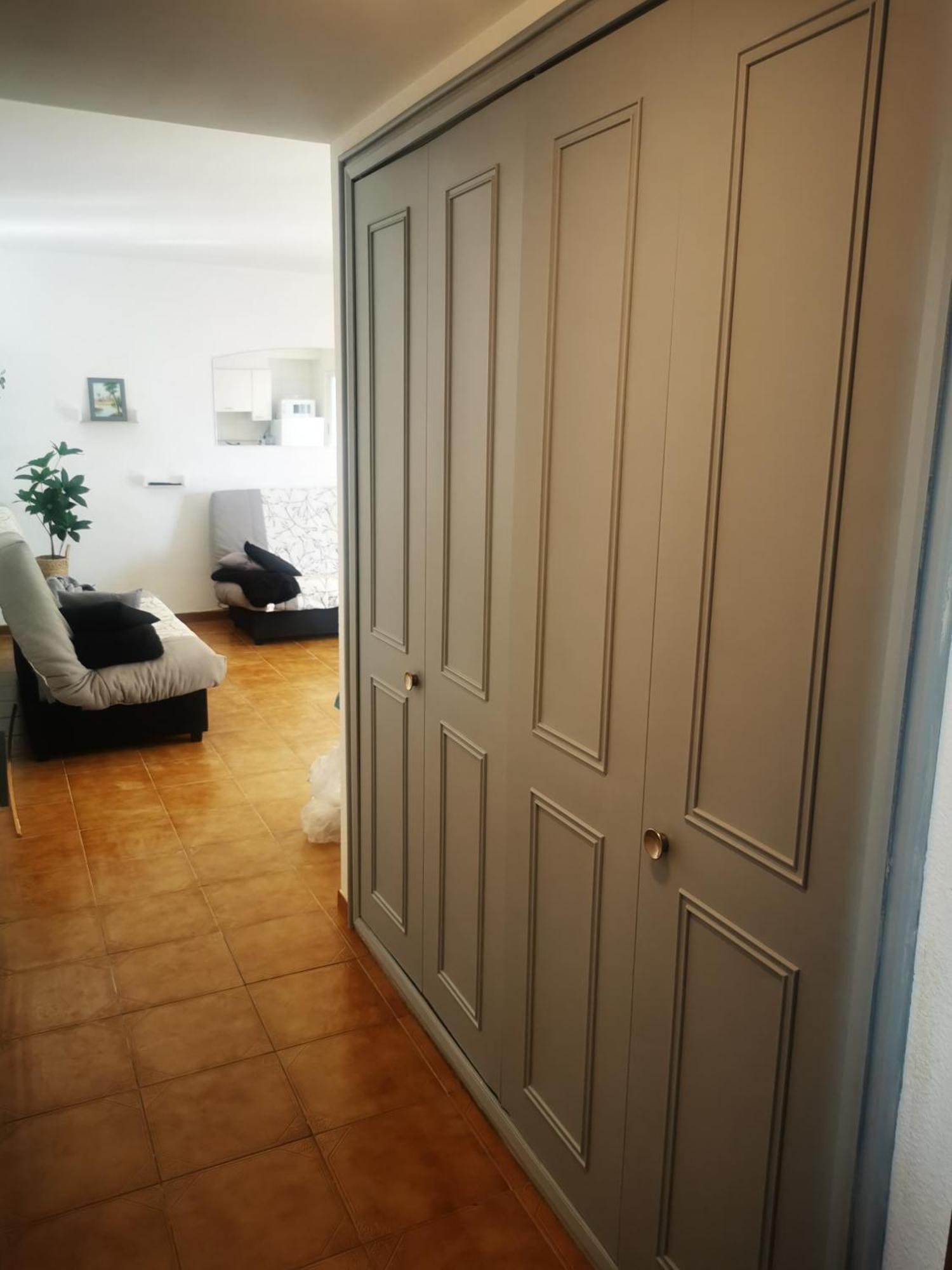 Spacieux Appartement Rose Front Mer Et Piscine Roses Extérieur photo
